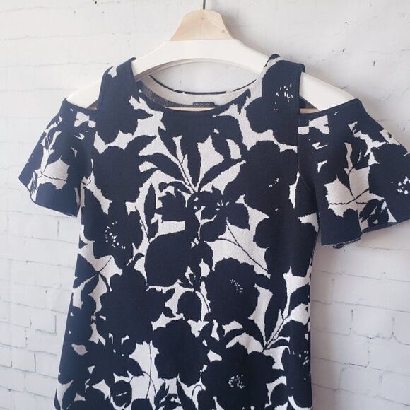 Ann Taylor Petite S Black White Floral Stretch Knit Cold Shoulder Flutter Sleeve - Picture 2 of 8